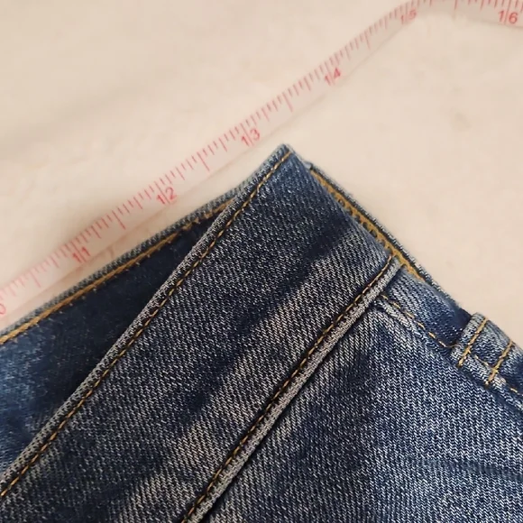 Everlane The Cheeky Straight Jeans in Medium Blue - Picture 12 of 14